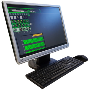 En mus, et tastatur og en pc-skærm med udsigt til TireMANAGER et dækstyring program.